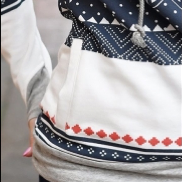 Azbro L Hoodie Pullover Sweatshirt Sweater NWT - Picture 2 of 8